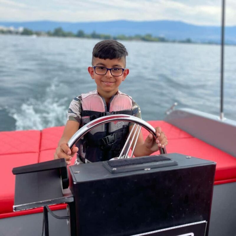 Kelowna: Private Boat Tour with Bluetooth Speaker - Key Points