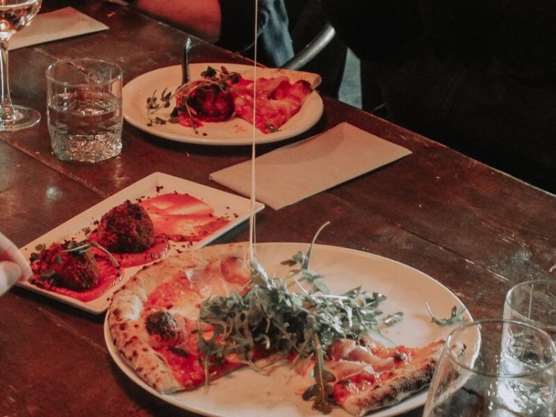 Kelowna: Walking Food Tour With 7 Tastings and 4 Drinks - Itinerary Highlights