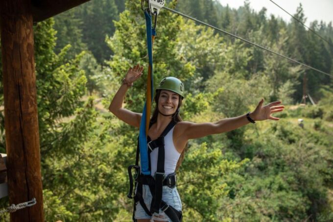 Kelowna: Zipline & Wine Tour - Lunch at Winery