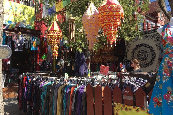 Kensington Market, Chinatown and the Art Gallery of Ontario: A Self-Guided Tour - Offline Access to Audio and Maps
