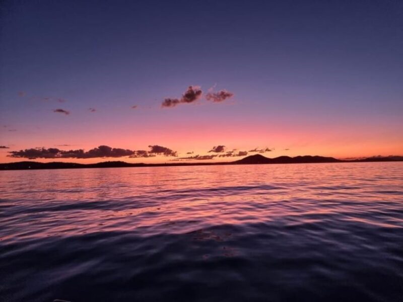 Keppel Islands: Sunset Cruise W/ Cheese Platter & Champagne - Onboard Amenities and Inclusions
