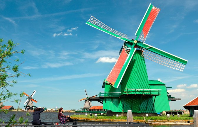 Keukenhof and Zaanse Schans Windmills Day Trip From Amsterdam - Visiting the Cheese Farm