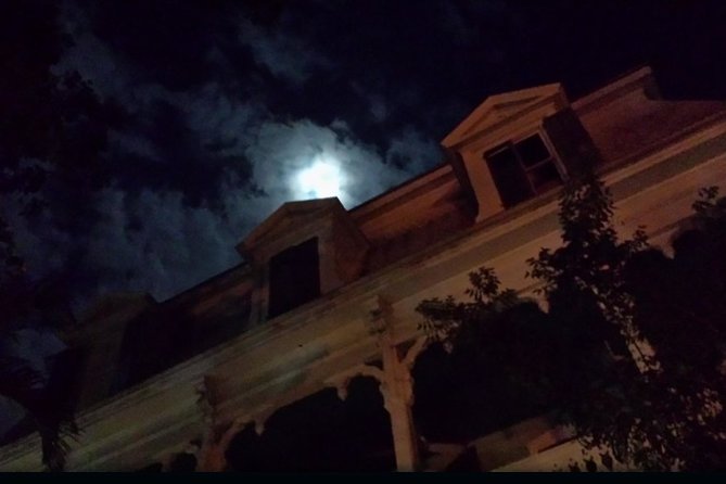 Key West Ghost and Mysteries Guided Tour - Ernest Hemingways Casa Antigua