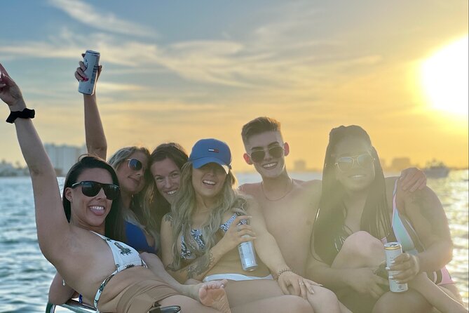 Key West Private Charter Rental: Luxury Boat With Captain - Boat Amenities and Capacity