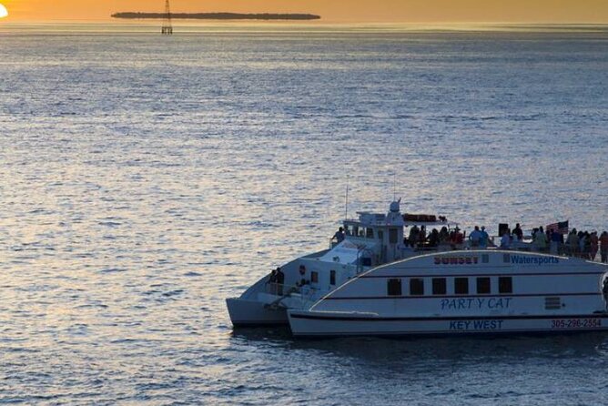 Key West Sunset Buffet Dinner Cruise With Open Bar and Live Music - Capacity and Accessibility