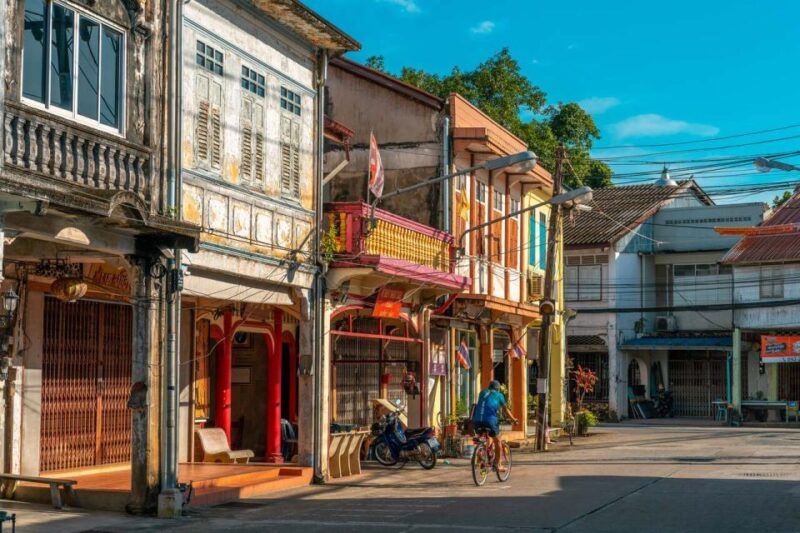 Khaolak Guide Tour to Sunday Market and Rescured Elephant - Key Points