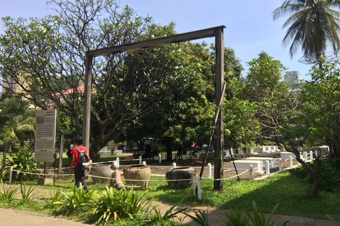 Khmer Rouge, Genocide Museum &Killing Field Tour - Russian Market