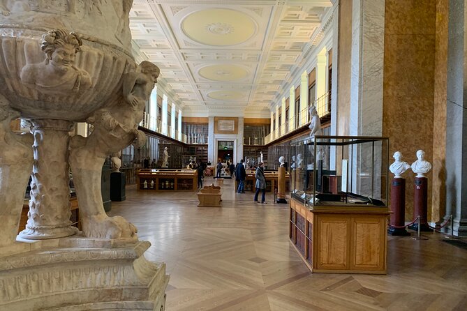 Kids & Families Tour of London British Museum With Exclusive Guide - Local Guide and Art Historian