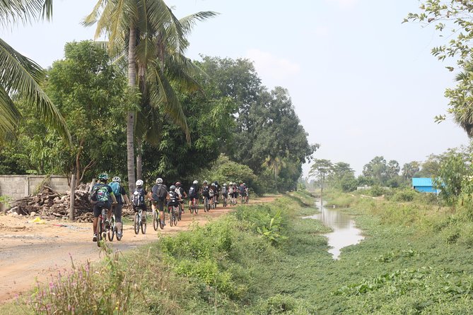Killing Field & Paddy Rice Fields Bike Ride - Visiting Killing Fields