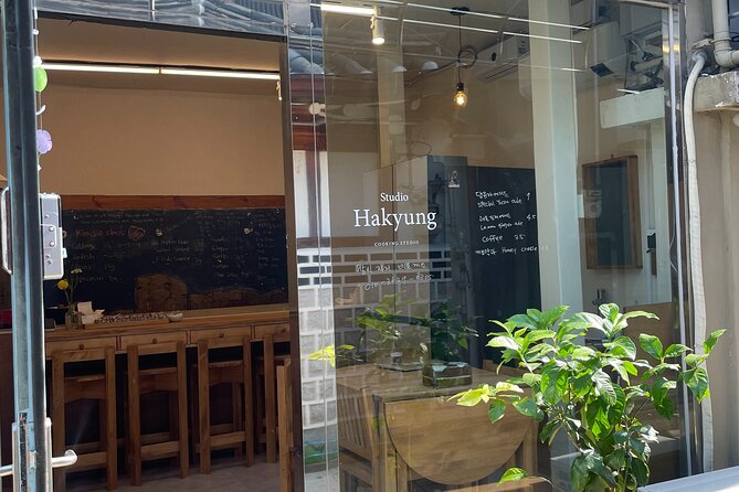 Kimchi Class With Chef Hakyung Near Gyeongbokgung Palace - Accessibility and Transportation
