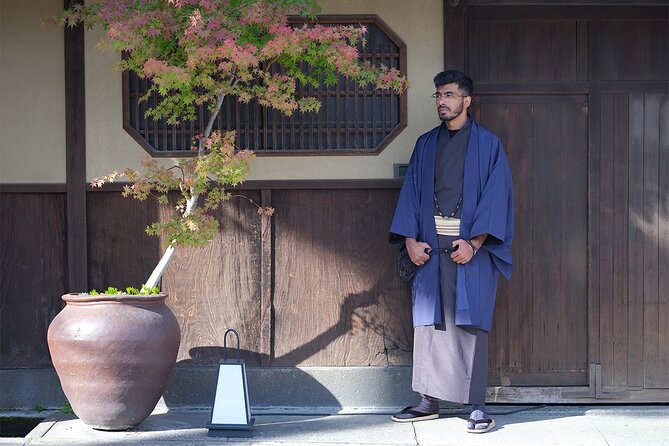 Kimono and Yukata Rental in Kyoto (Mens Plan) - Language and Group Size