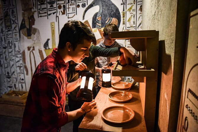 King Tuts Tomb - Uncovering Clues and Puzzles