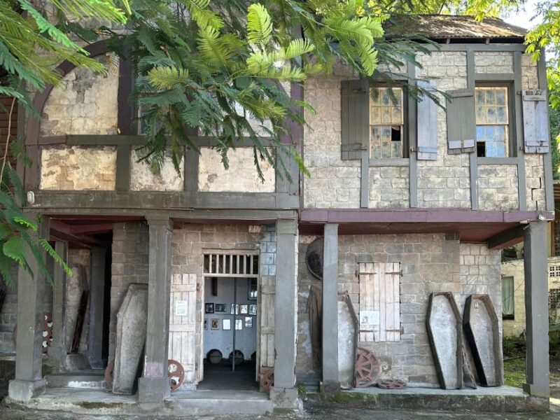 Kingstown: Pirates of the Caribbean Locations Tour W/ Drinks - Key Points