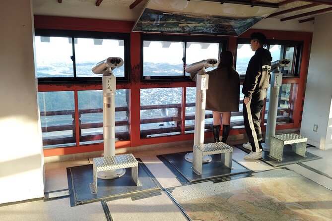 Kintai Kyo Bridge and Iwakuni Castle With Local Guide - Explore Iwakuni Castle