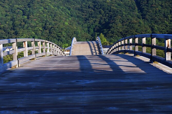 Kintai Kyo Bridge and Iwakuni Castle With Local Guide - Transportation and Meeting Point
