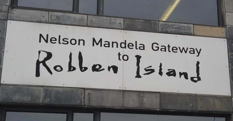 Kirstenbosch, Robben Island & Two Oceans Aquarium Day Tour - Key Points