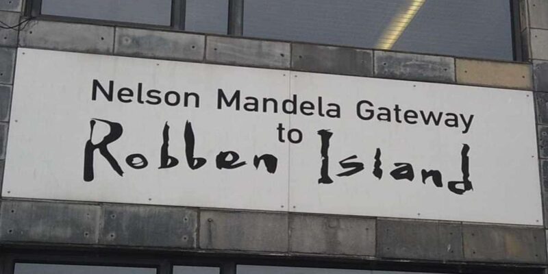 Kirstenbosch, Robben Island & Two Oceans Aquarium Day Tour - Two Oceans Aquarium