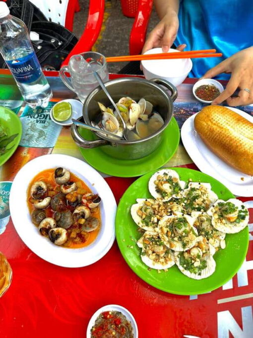 KISSTOUR | Motorbike Food Tour Female Drivers in Ho Chi Minh - Meeting the All-Female Drivers
