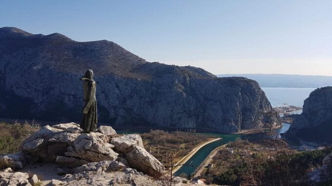 Klis ( Game Ot Thrones ) & Soparnik - Croatian Pizza Tour - Savoring Soparnik and Local Tastes