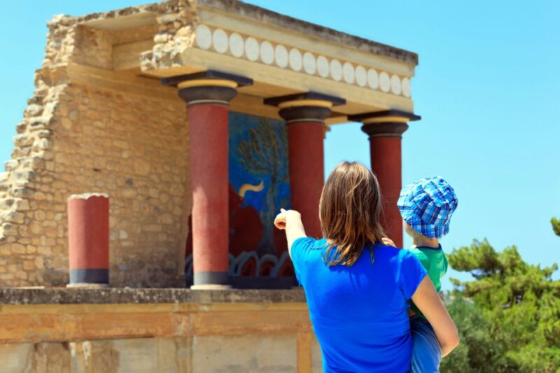 Knossos and Zeus Cave Private Day Tour Starting From Chania - Lunch at Local Restaurant