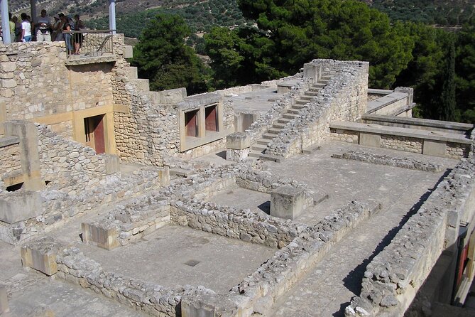 Knossos & Archaeological Museum Shared Guided Tour From Chania - Transportation and Logistics