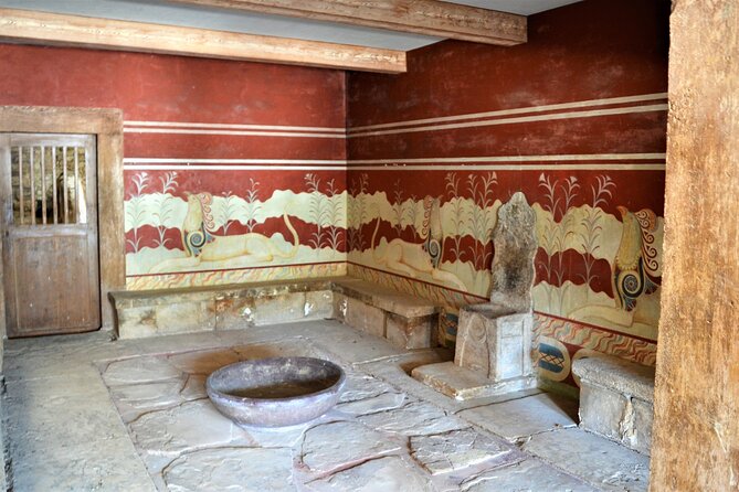 Knossos & Archaeological Museum Shared Guided Tour From Chania - Tour Guide and Customer Experience