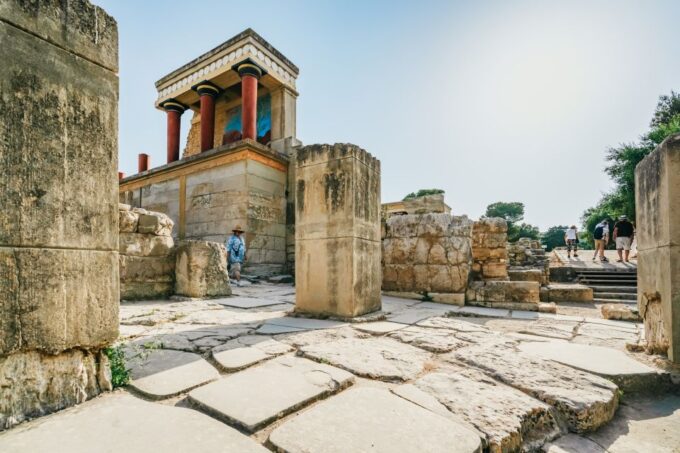 Knossos: Knossos Palace Skip-the-Line Guided Walking Tour - Guided Walking Tour Experience