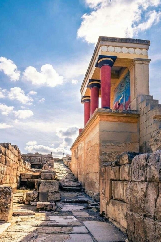 KNOSSOS PALACE AND HERAKLION TOWN ARCHAEOLOGICAL MUSEUM - Included Transportation and Guides