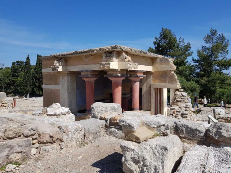 Knossos Palace and Village Pottery Tour - Key Points