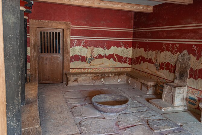 Knossos Palace Private Walking Tour - Exploring the Knossos Palace