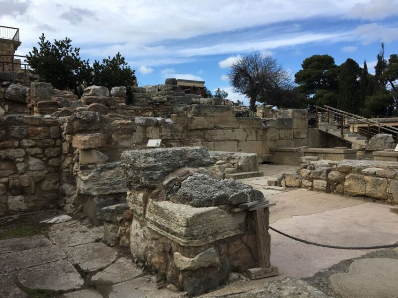 Knossos Palace Skip-The-Line Guided Tour With Max. 8 People - Key Points