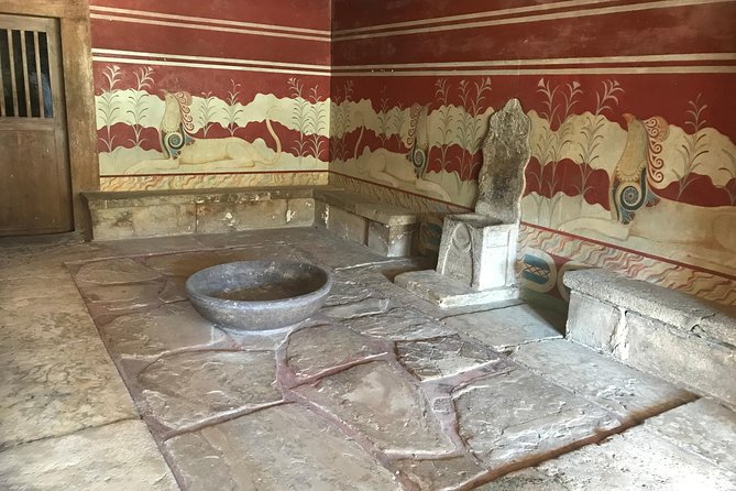 Knossos Palace With Transfer and Entry Ticket - Group Size and Accessibility