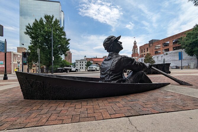 Knoxville Scavenger Hunt Walking Tour and Game - Accessible Exploration