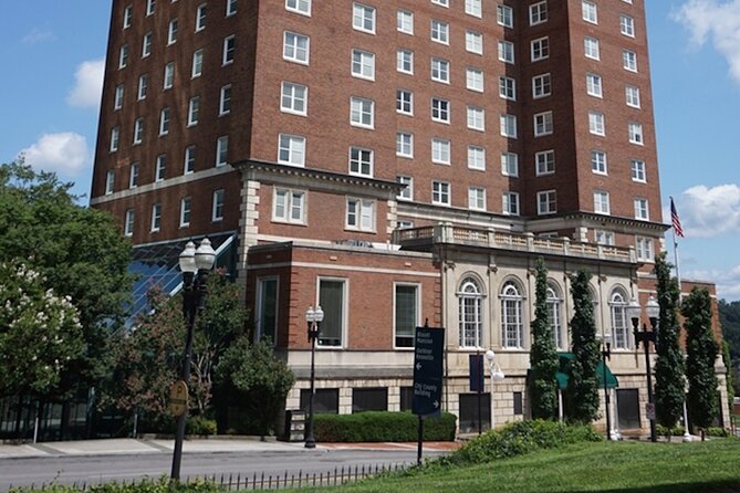 Knoxville's Country Music Heritage: A Self-Guided Audio Tour - Exploring Downtown Knoxville Landmarks