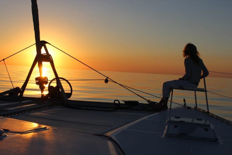 Knysna: Luxury Sunset Cruise With Captains Barbeque - Complimentary Glass of Bubbly