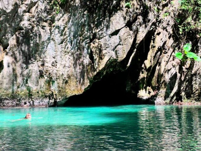 Ko Lanta: 4 Islands and Emerald Cave Snorkeling Trip - Lunch on Koh Kradan
