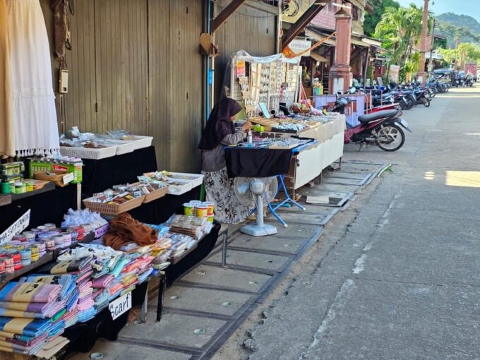 Ko Lanta: Mangrove Tour And Lanta Old Town And Gypsy Village - Frequently Asked Questions