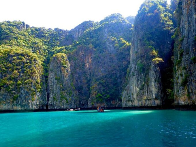Ko Lanta: Phi Phi Day Trip by Speed Boat - Shopping and Sightseeing