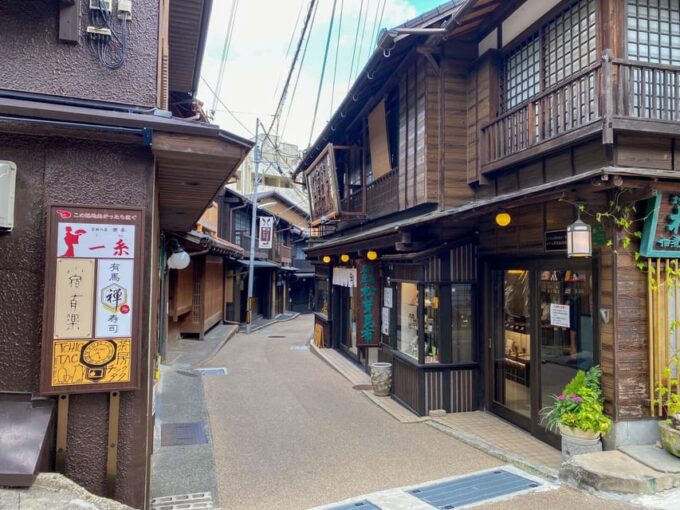 Kobe's Harmony: Mountains, Sea, and The Serene Arima Onsen - Guided Tour: Unveiling Hidden Treasures