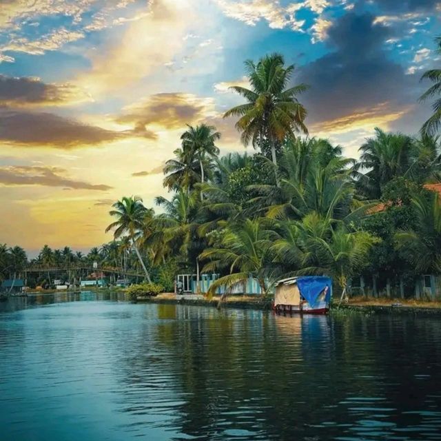 Kochi: Backwater Cruise With Cloth Weaving, Spinning & Lunch - Transportation and Pickup