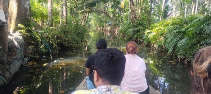 Kochi: Backwater Cruise With Cloth Weaving, Spinning & Lunch - Authentic Kerala Vegetarian Meal