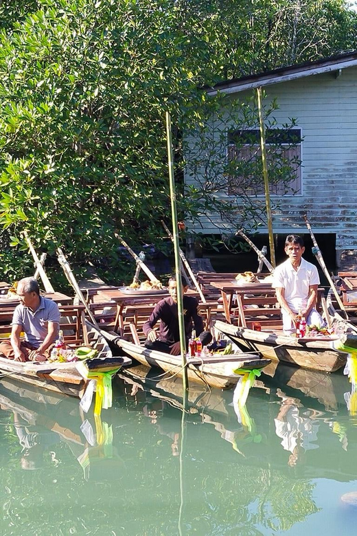 Koh Chang: Mangrove Forest Gondola Tour - Boat Capacity and Guides
