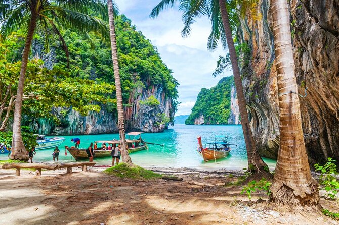 Koh Hong Lagoon, Pakbia, Lading Islands by Longtail. - Venturing to Lading Islands