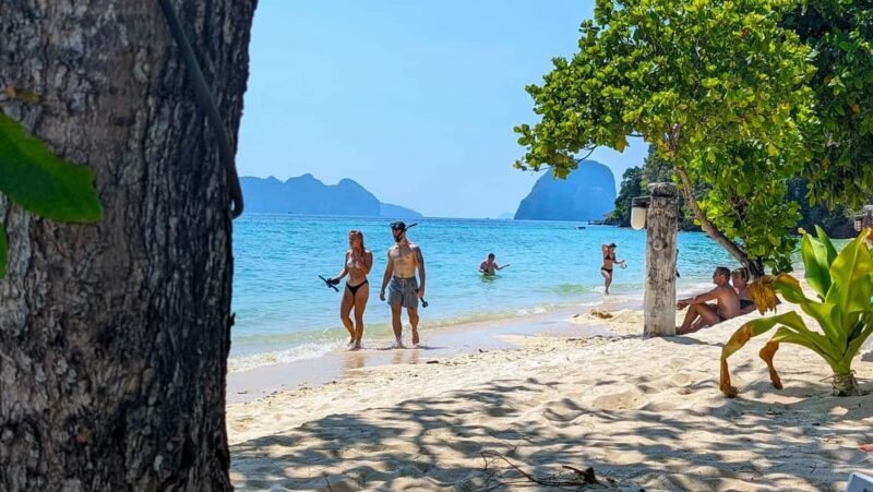 Koh Lanta: 4 Islands, Emerald Cave & Koh Kradan by Speedboat - Starting the Day: Pickup and Initial Cruising