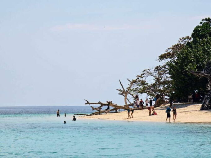 Koh Lanta: 4 Islands Tour by Speedboat With Snorkeling - Important Considerations