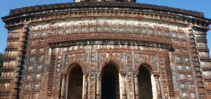 Kolkata: Bishnupur Terracotta Temples Day Trip With Weavers - Baluchuri Silk Weavers
