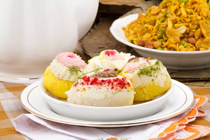 Kolkata Food Crawl (2 Hours Guided Local Food Tasting Tour) - Inclusions and Amenities