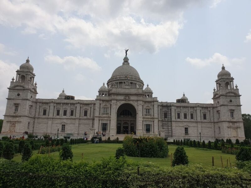 Kolkata Full-Day Street Photography Tour - Hotel Pickup and Flower Market