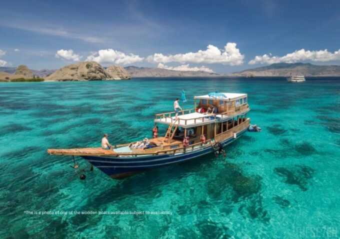 Komodo: 4-Day Private Tour With Overnight Boat and Hotel - Arrival and Transfer