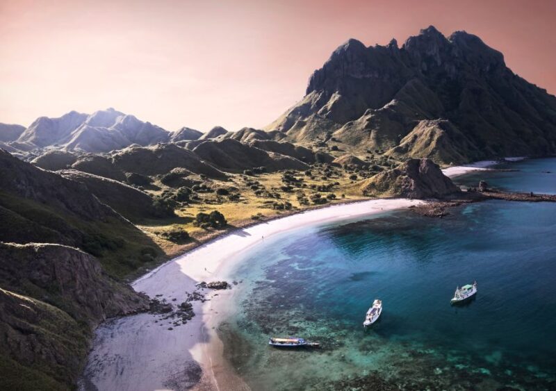 Komodo Islands: 2D1N Speedboat Tour, Land Tour & Hotel Stay - Hotel Accommodation and Services